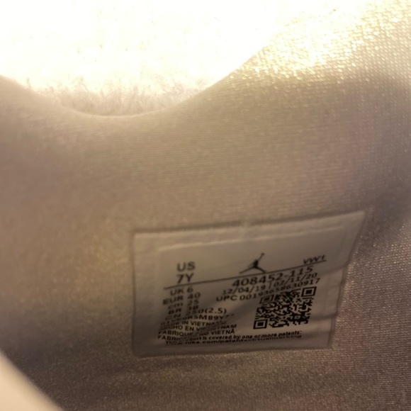 Air Jordan 4 Retro - Picture 8 of 9